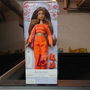 Latinistas Julianna Doll